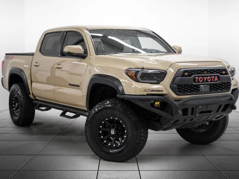 Used 2019 Toyota Tacoma TRD Off-Road AWD/4WD image 6