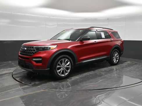 Used 2020 Ford Explorer XLT w/ Equipment Group 202A AWD/4WD image 4