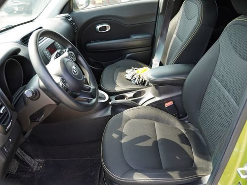 Used 2015 Kia Soul + FWD image 4