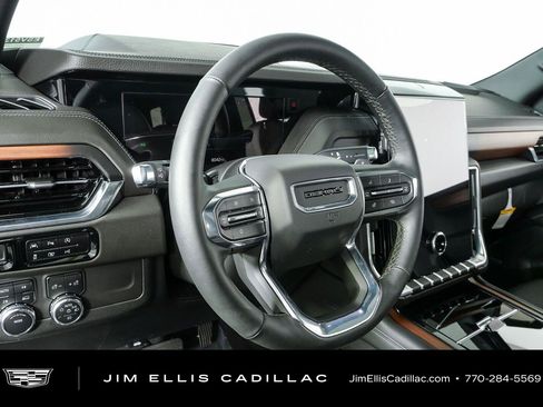 Used 2025 GMC Yukon XL Denali w/ Sun & Power Step Package AWD/4WD image 4