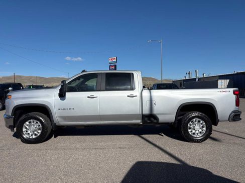 Used 2020 Chevrolet Silverado 3500 LT AWD/4WD image 9