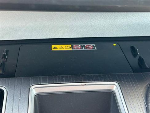 Certified 2025 Toyota Sienna XLE w/ XLE Plus Package FWD image 33