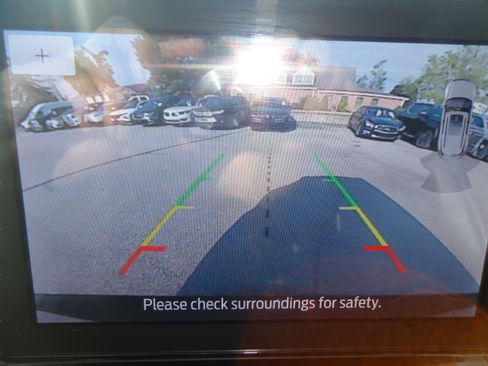 Used 2022 Ford Explorer XLT w/ Equipment Group 202A AWD/4WD image 18