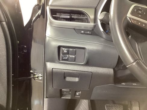 Used 2025 Toyota Highlander XLE AWD/4WD image 14