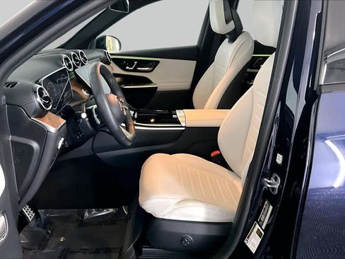 Used 2023 Mercedes-Benz GLC 300 4MATIC image 9