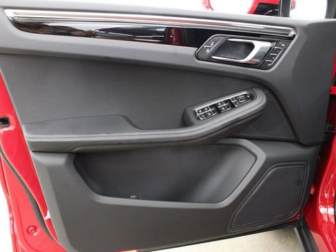 New 2026 Porsche Macan image 22