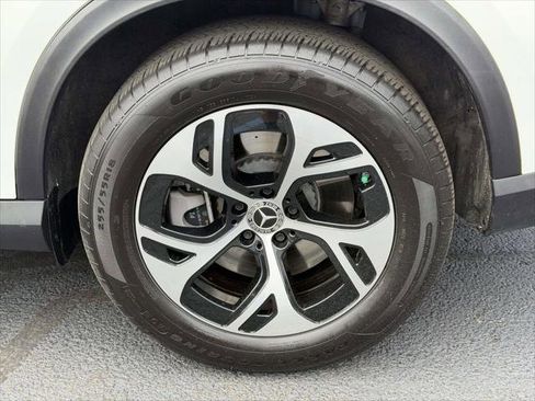 Used 2025 Mercedes-Benz GLC 350e 4MATIC image 8
