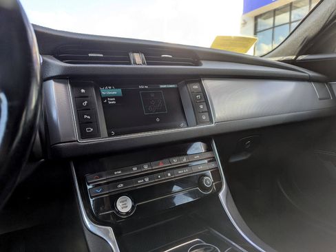 Used 2016 Jaguar XF R-Sport image 22