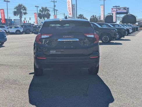 Used 2024 GMC Terrain SLE image 4