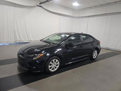 Used 2023 Toyota Corolla LE FWD image 3