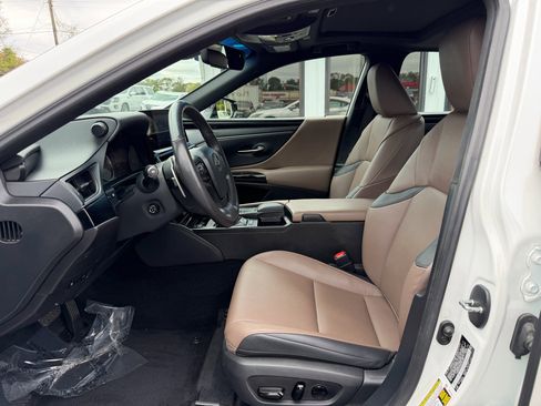 Used 2022 Lexus ES 350 w/ Premium Package image 11
