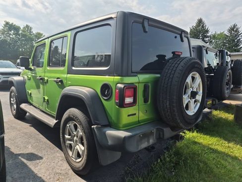 Used 2018 Jeep Wrangler Unlimited Sport S AWD/4WD image 3
