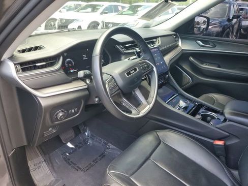 Used 2022 Jeep Grand Cherokee Limited w/ Luxury Tech Group II AWD/4WD image 16