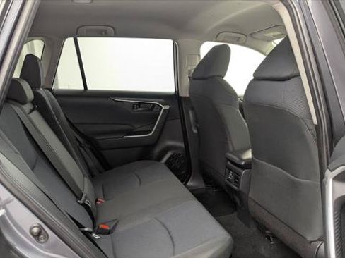 Used 2022 Toyota RAV4 LE AWD/4WD image 18