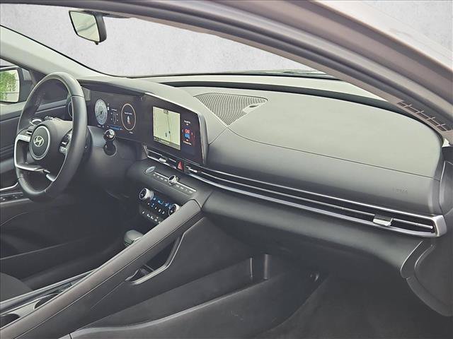 Used 2025 Hyundai Elantra SEL FWD image 23