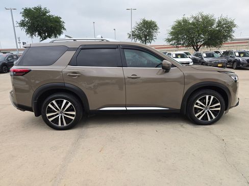 Certified 2024 Nissan Pathfinder Platinum FWD image 2
