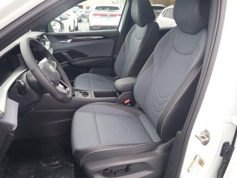 New 2026 Volkswagen Tiguan SE R-Line image 18