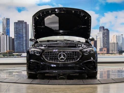 Used 2026 Mercedes-Benz E 53 AMG e 4MATIC Sedan image 4