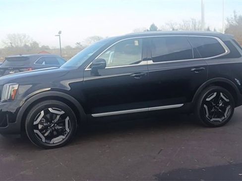 Used 2023 Kia Telluride EX w/ EX Captain's Chair Package image 7
