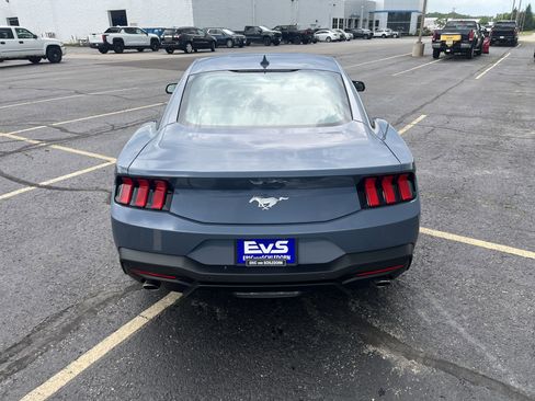 Used 2025 Ford Mustang Premium image 5
