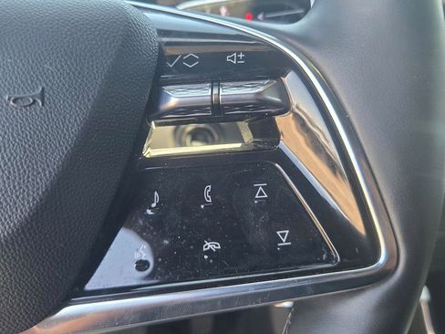 Used 2023 Cadillac Lyriq 2WD image 21