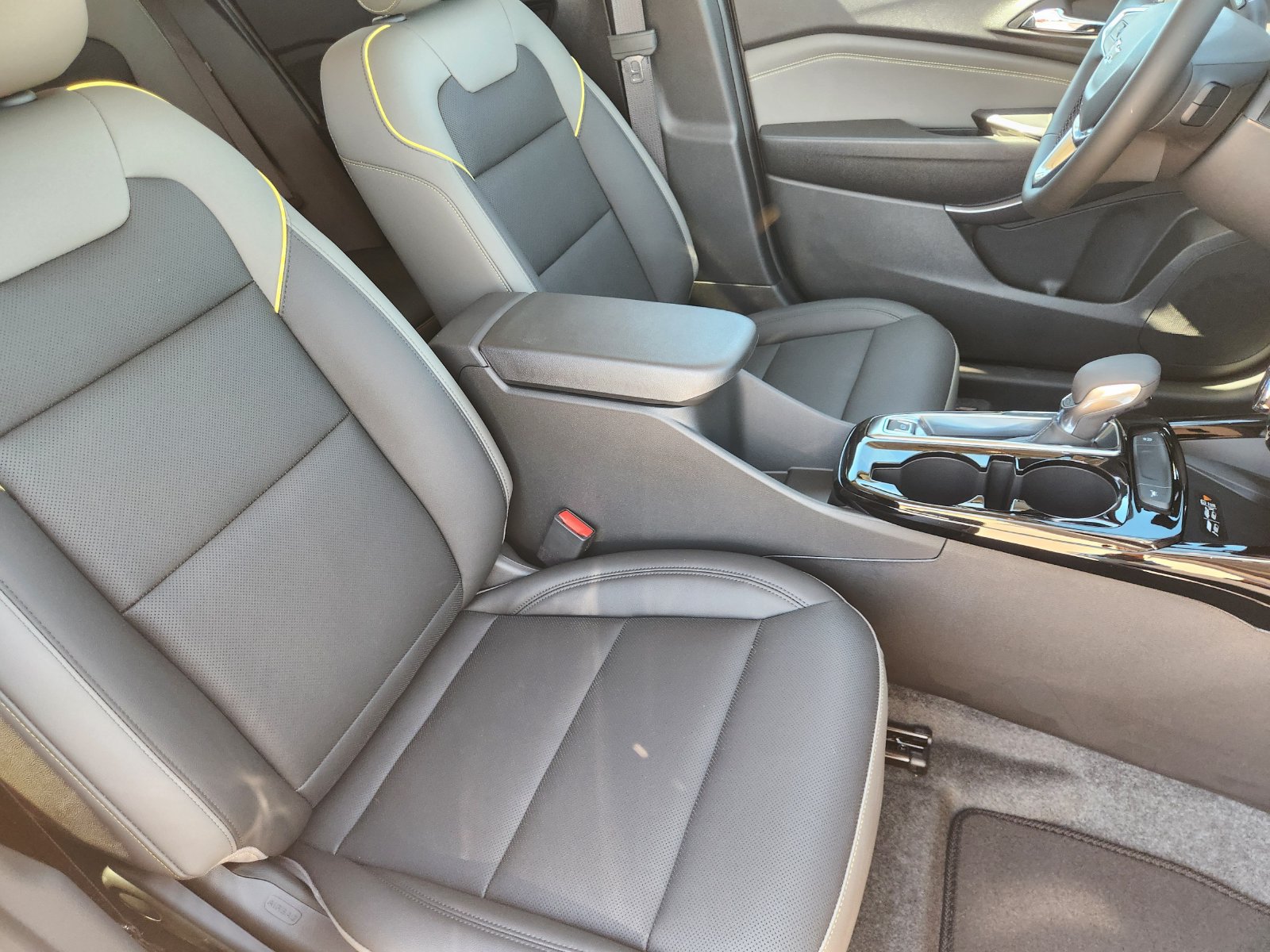 New 2026 Chevrolet Trax ACTIV w/ Sunroof Package FWD image 14