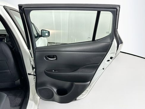 Used 2024 Nissan Leaf S image 28