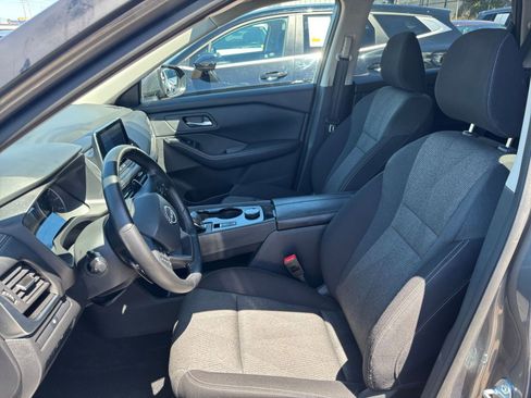Used 2025 Nissan Rogue SV AWD/4WD image 29