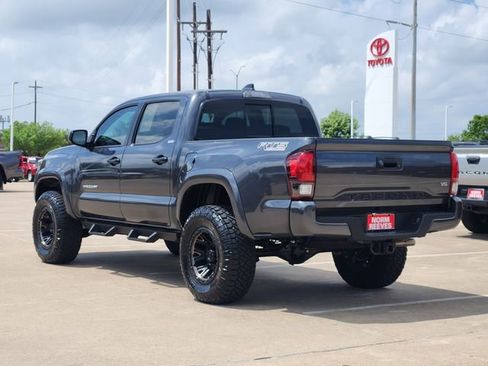 Used 2022 Toyota Tacoma SR5 RWD image 4