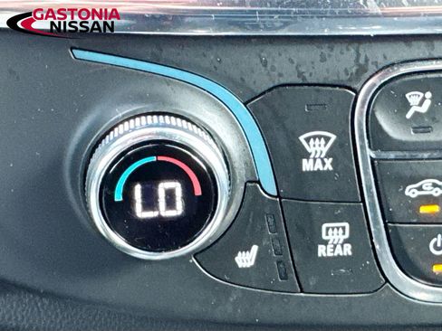 Used 2023 Chevrolet Traverse LT FWD image 21