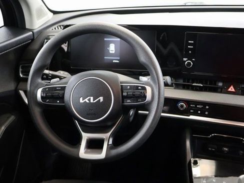 Used 2023 Kia Sportage LX image 11