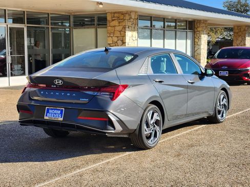 New 2026 Hyundai Elantra Limited FWD image 3