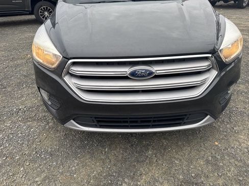 Used 2018 Ford Escape SE image 2