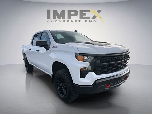 Used 2025 Chevrolet Silverado 1500 Custom Trail Boss AWD/4WD image 8