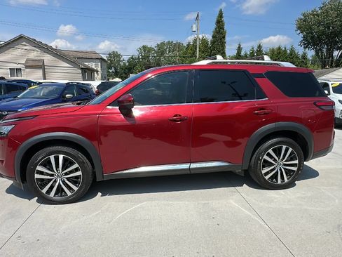 Used 2023 Nissan Pathfinder Platinum AWD/4WD image 8