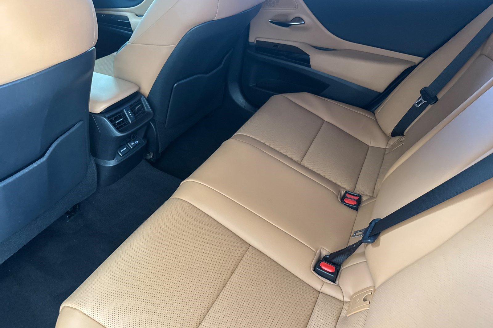 Used 2024 Lexus ES 300h w/ Premium Package FWD image 15