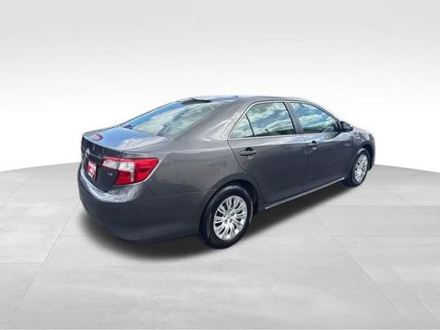 Used 2014 Toyota Camry LE image 3