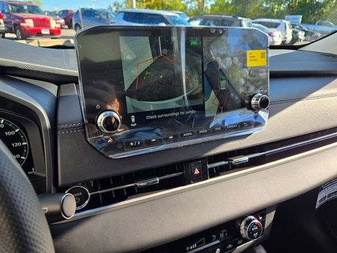 New 2025 Mitsubishi Outlander SE image 27