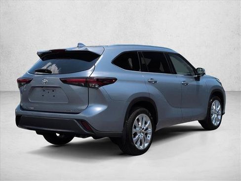 Used 2024 Toyota Highlander Limited AWD/4WD image 5