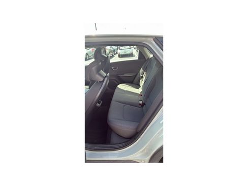 Used 2025 Kia K4 FWD image 35
