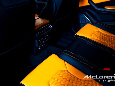 Used 2021 Lamborghini Urus image 18