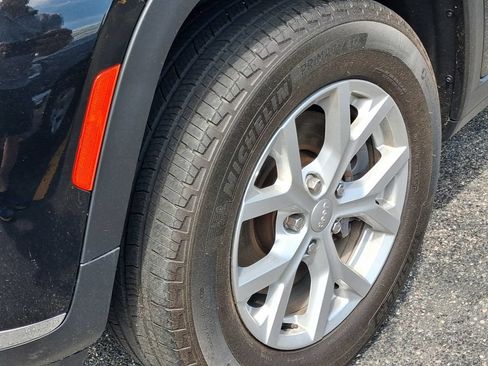 Used 2023 Jeep Grand Cherokee L Limited AWD/4WD image 11