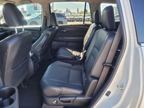 Used 2021 Honda Pilot Touring image 12
