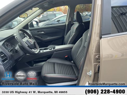 Used 2025 Nissan Rogue SV image 15