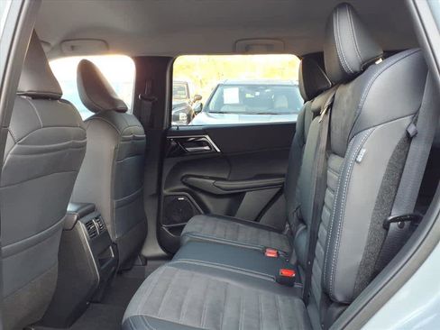 New 2026 Mitsubishi Outlander SE image 13