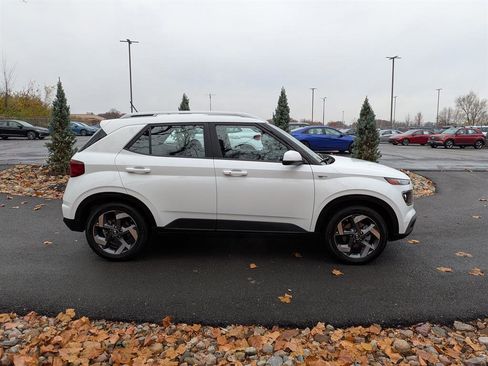 Certified 2024 Hyundai Venue SEL image 6