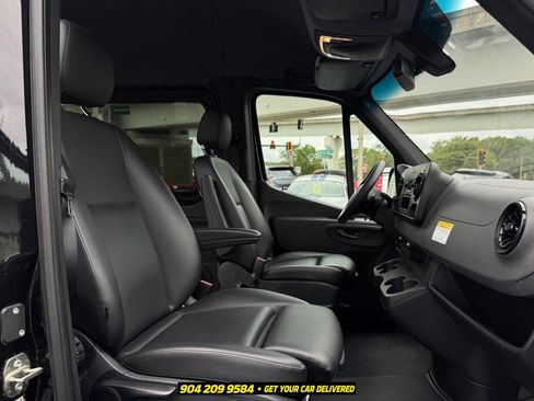 Used 2019 Mercedes-Benz Sprinter 2500 image 28