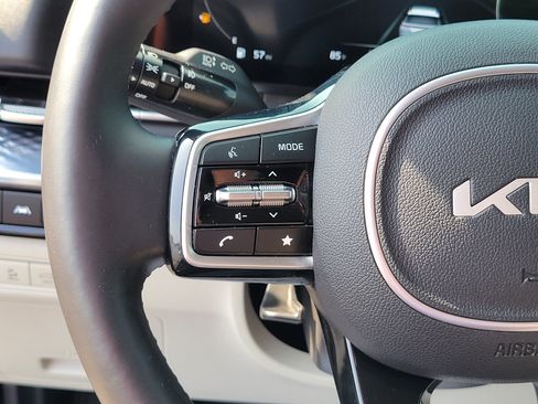 Used 2023 Kia Carnival SX Prestige FWD image 23