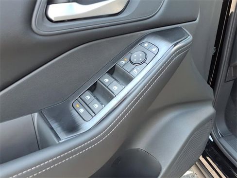 New 2025 Nissan Rogue SV image 9