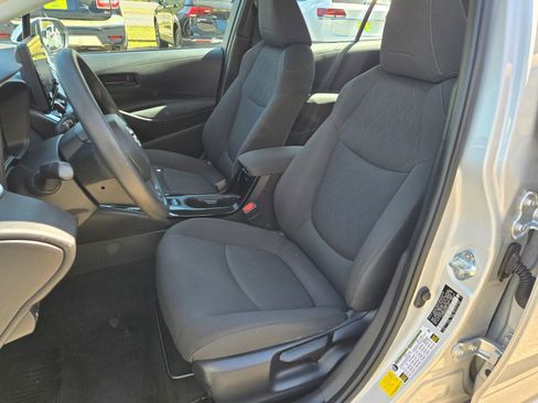 Used 2022 Toyota Corolla LE image 6